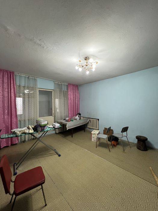 1 квартал Авиастроителей между 2 метро продам 1 комнатнуб 38м2