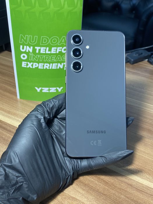 Samsung Galaxy s24 FE • 128 GB • Graphite