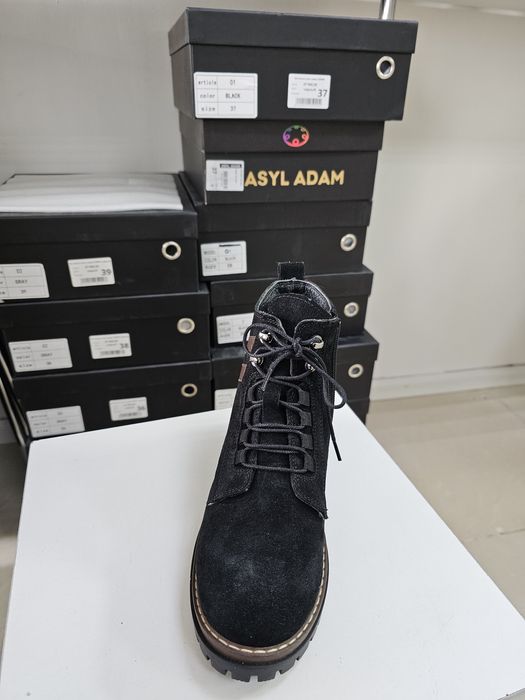 Зимние замшевые ботинки