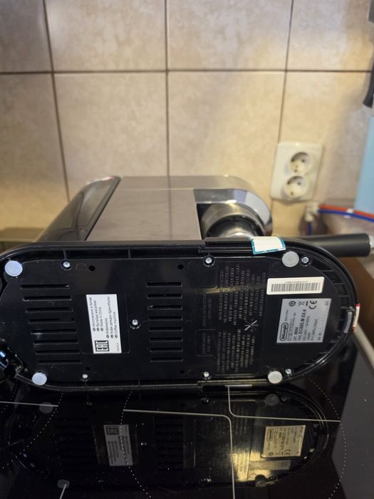 Еспресо Кафе машина DeLonghi Dedica mini EC 685 M EX:4,1450 W,15 bara,1.1 L,Инокс