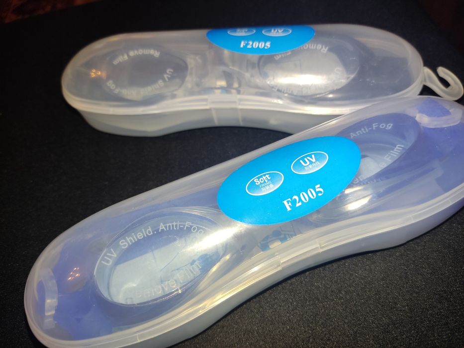 Очки для подводного плавания ,кейс,заглушки для ушей