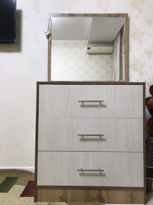 Комод с зеркалом
