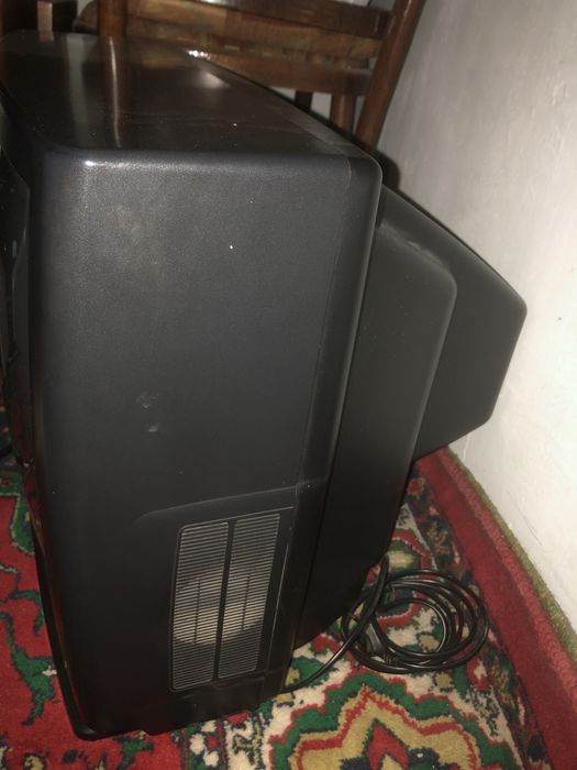 Продаётся б/у телевизор, фирма: FUNAI,  работает