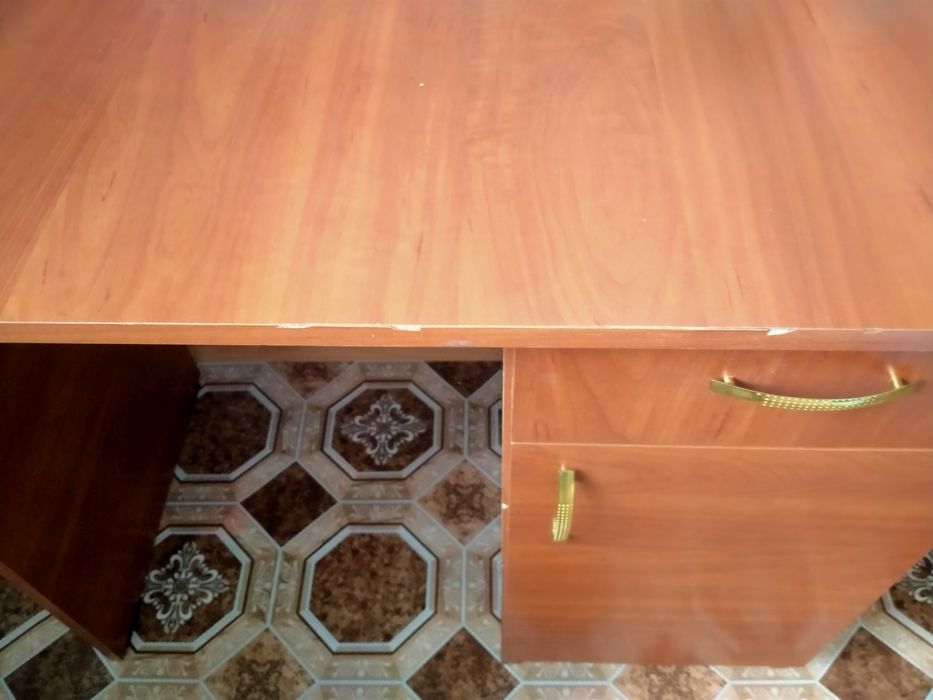 Продам письменный стол