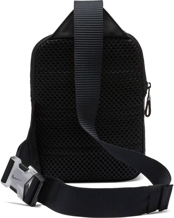 Чанта Nike Sportswear Essentials Hip Pack