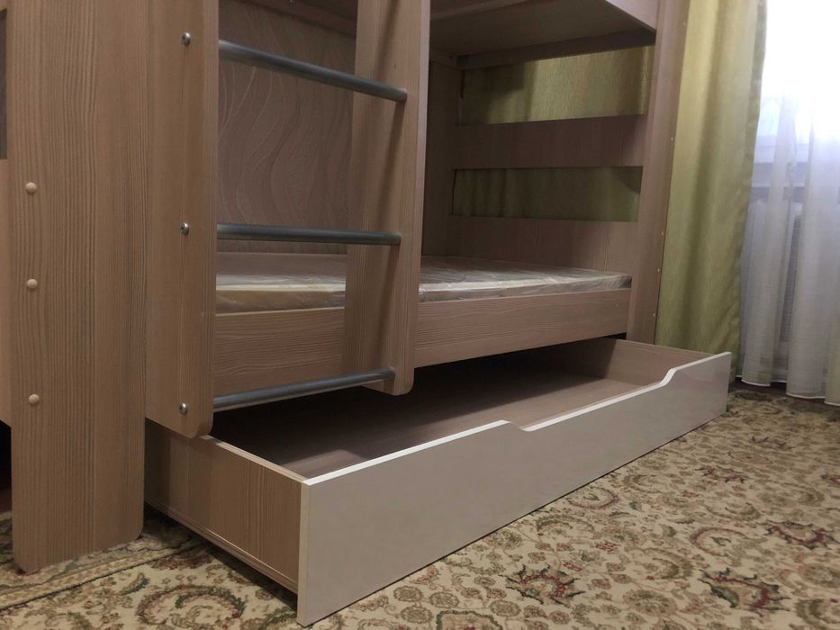 Кровать двухъярусная