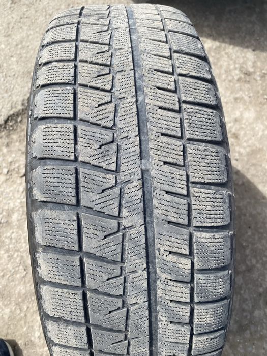 Продаются зимние шины Bridgestone 215/60r16