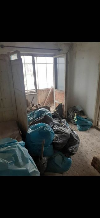 Ofer servicii de debarasare