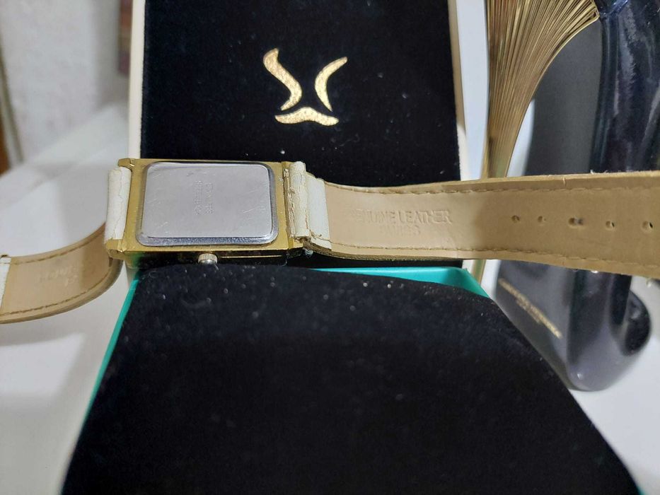 Ceas louis vuitton de dama/femei curea albă, cadran auriu