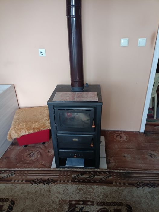 Продава се 3ти етаж от масивна къща.