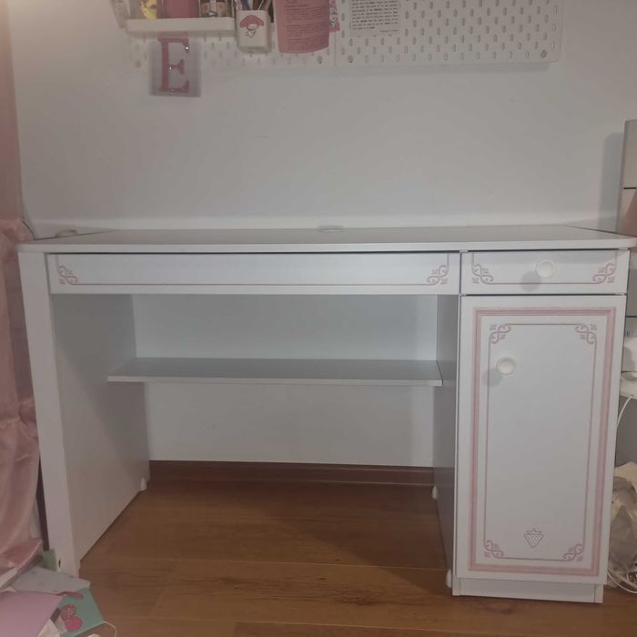 Birou pentru camera de fete