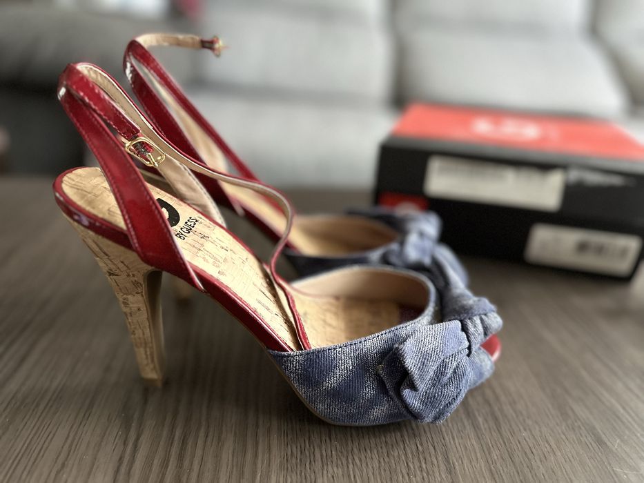 Sandale Guess din blug si lac, marimea 39, purtate de 2 ori