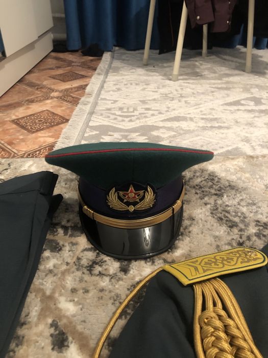 Отдаю парад скую форму разм176/92 Цена 20000 есть Погран