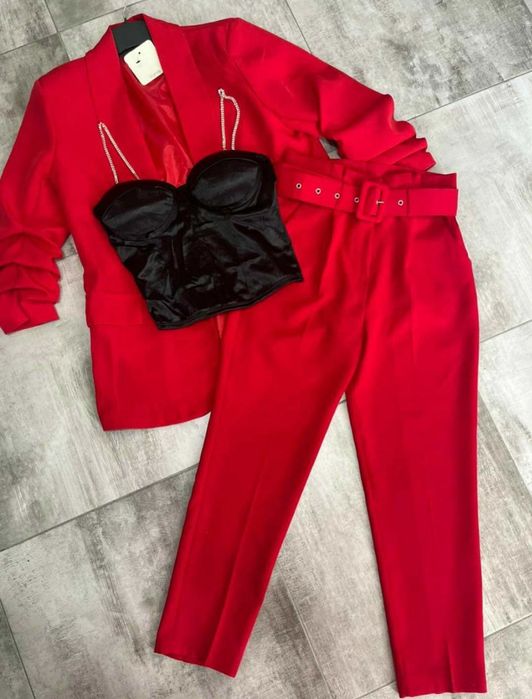 Costum dama se da si separat