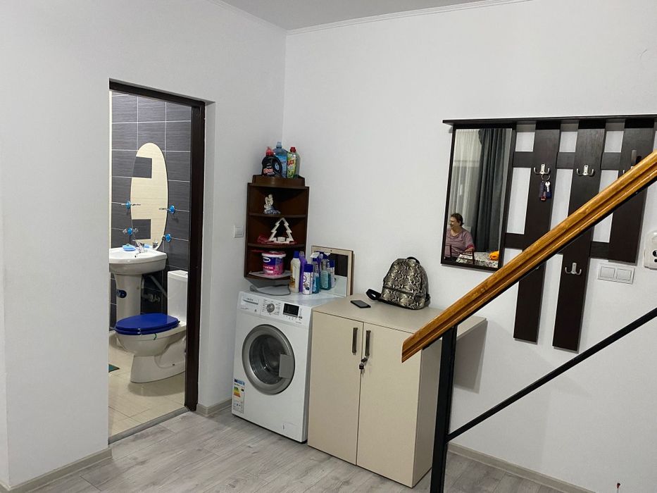 Inchiriez mansarda zona Valea Aurie .