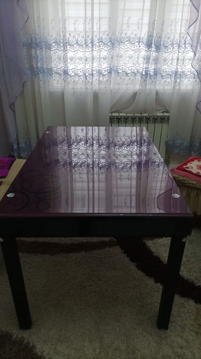 Продается стеклянный стол