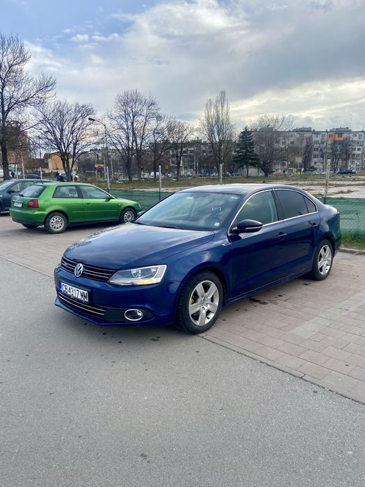 Volkswagen VW Jetta MK6 2.0 TDI | Отлично състояние | R-Line детайли