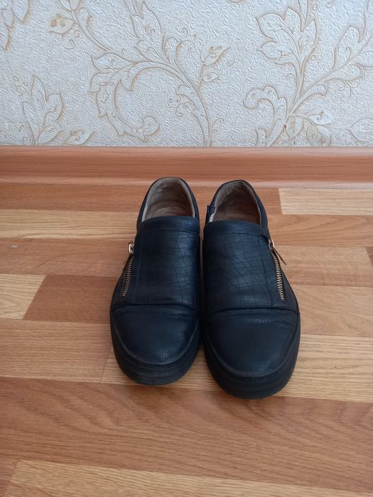 Туфли кожаные чёрные.