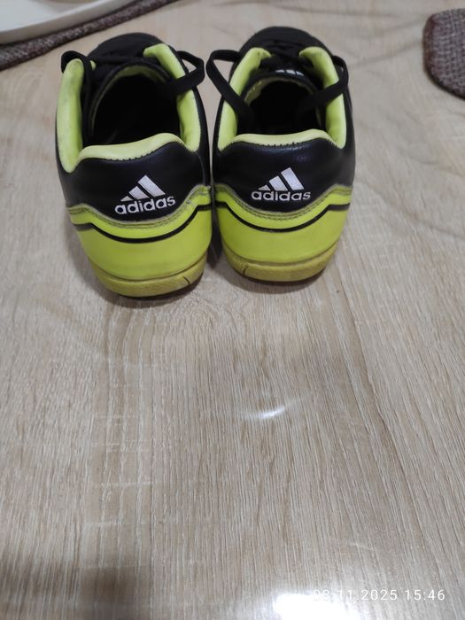 Теплые ботинки (кожанные) -33 разм,красовки с шипами для спорта 33 раз