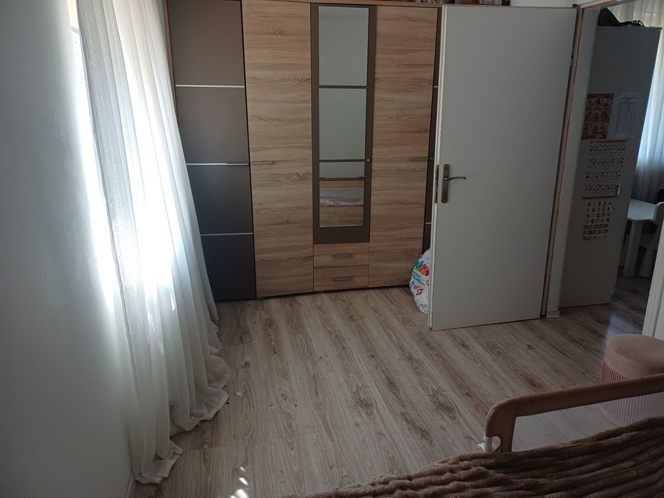 De închiriat apartament 2 camere, semidecomandat, Craiovița Nouă, zona Materna