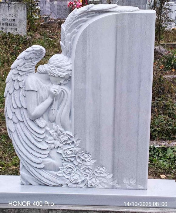 Паметници Надгробни плочи Снимки