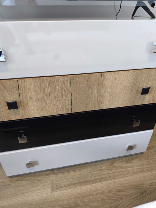 Comoda și două noptiere