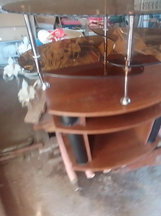 Оконные блоки, двери, столы, подставки для телевизора