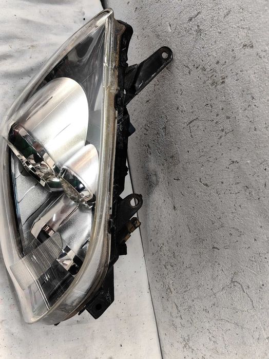Оригинален фар Тойота Авенсис  Toyota Avensis H7 Feis