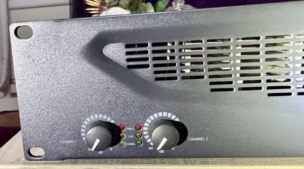 Vand amplificator  rcf ips3700