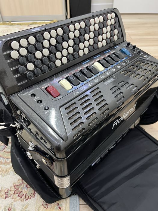 Баян - Roland 3SB
