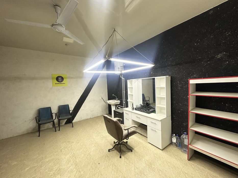 Salon arendaga beraman narxini kelishamiz tel qililar