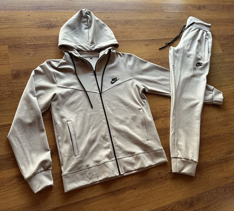 Мъжки,памучен,сив екип Nike с гумирано лого,с качулка и ципове на джобовете