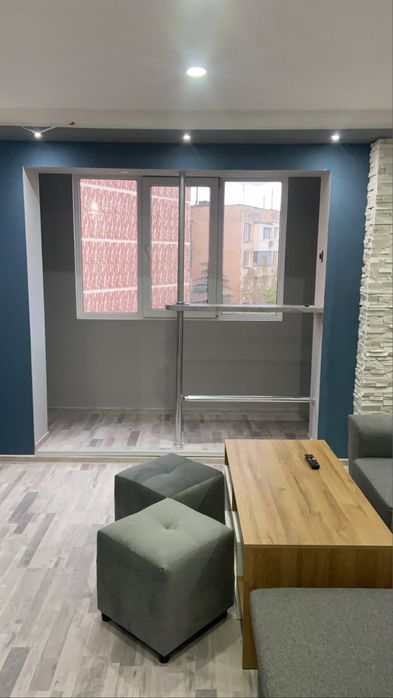 Мека мебел и маса