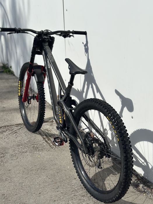 Vand bicicleta commencal v5 supreme