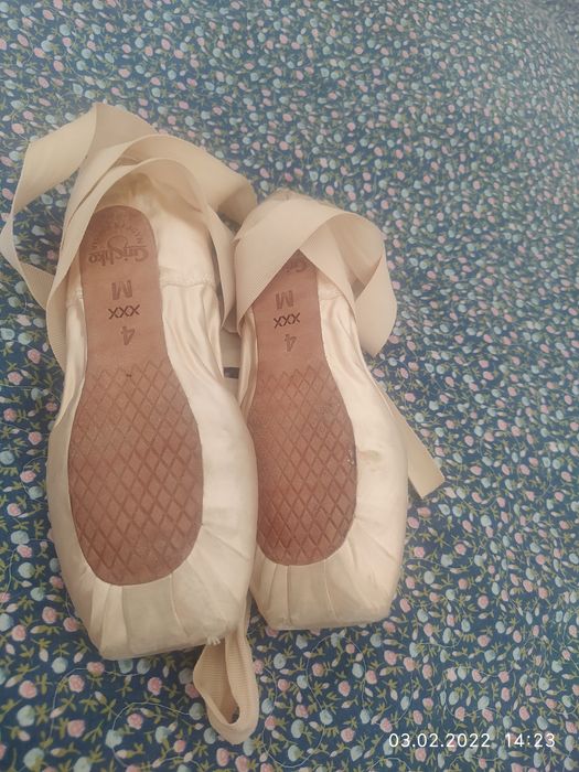 Продам пуанты для балета