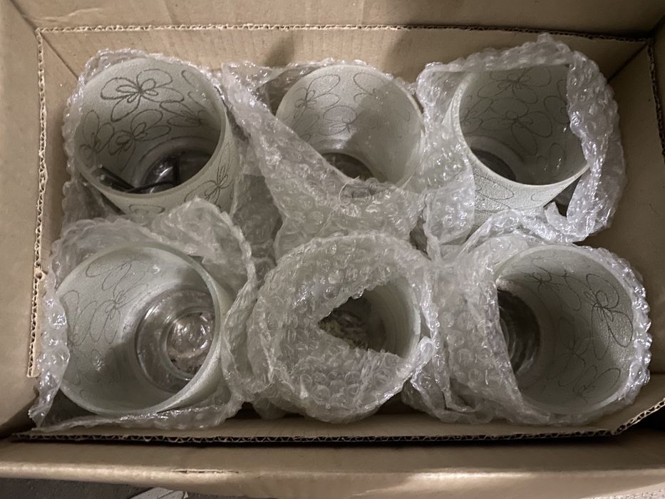 Люстра  ,  стаканчики  из хрусталья .