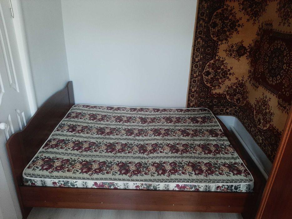 кровать двуспальная