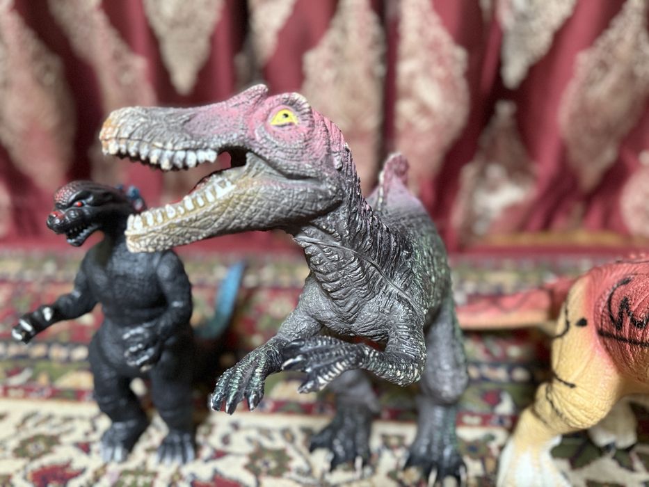 Игрушки большие резиновые каждый по 120