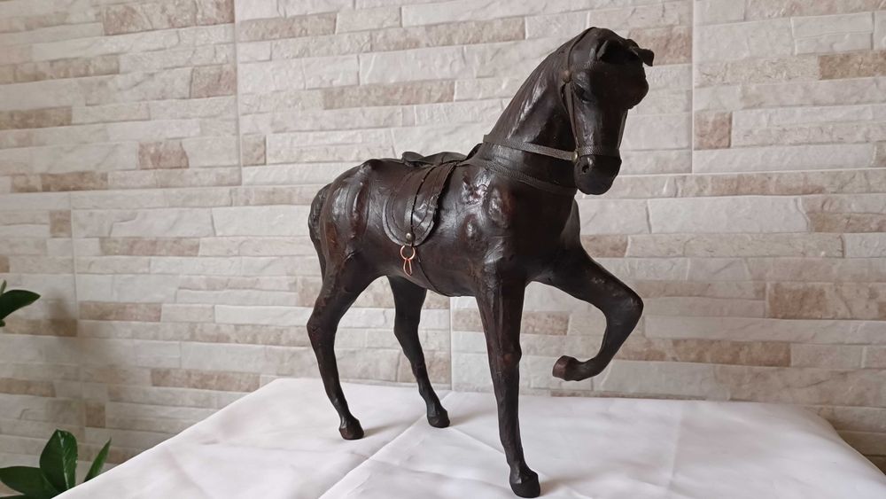 Стара фигура на кон - естествена кожа - 30/32см