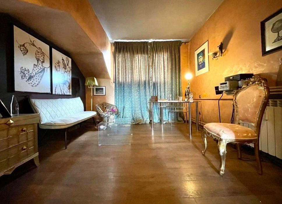 Продава се Тристаен апартамент в София, Център - 74 кв.м за 3717 €/кв.м - Снимка #1