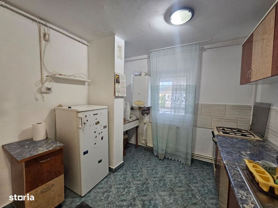 De vânzare apartament cu 2 camere, decomandat, Crisului, etaj 3