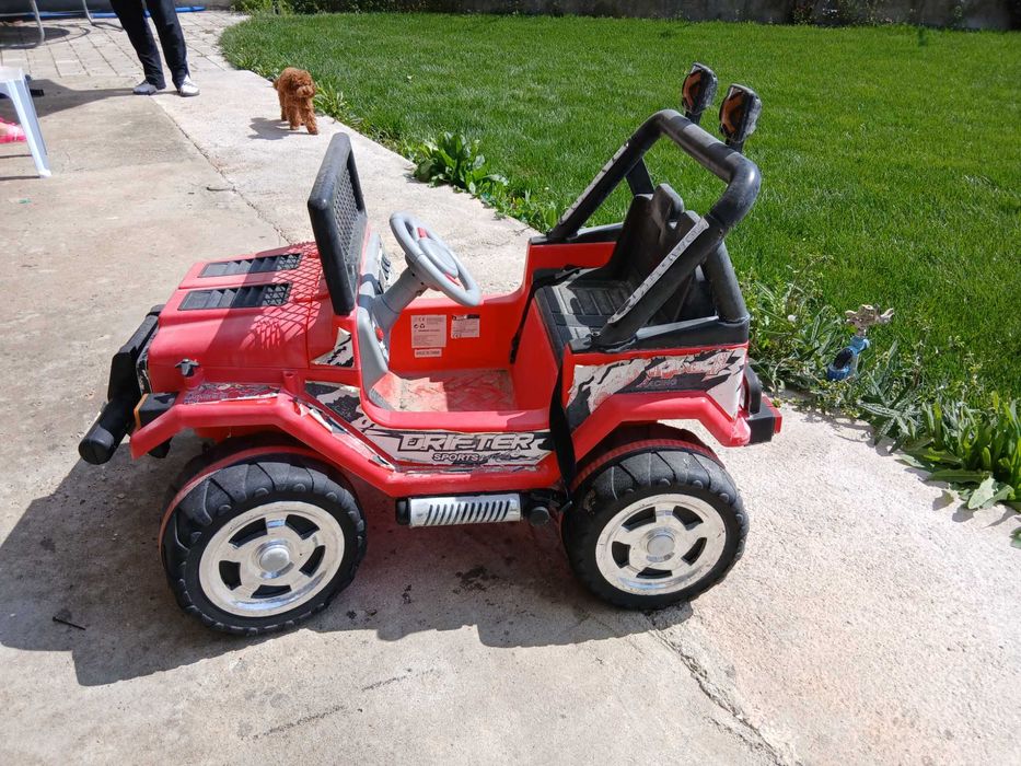 Продавам електрически джип