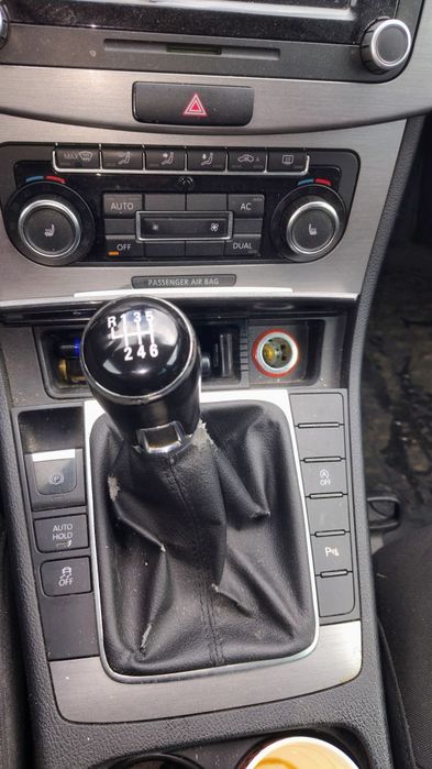 VW Passat B7 2011 2.0 TDI 140CP consum mic dotari bune
Mașină foarte confortabilă și spațioasă, ideală pentru familie, cu consum mic și dotări utile.