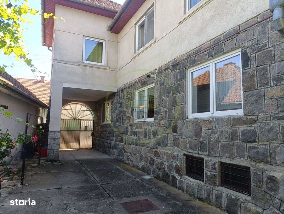 Casa vila de vanzare in Reghin, zona centrala.