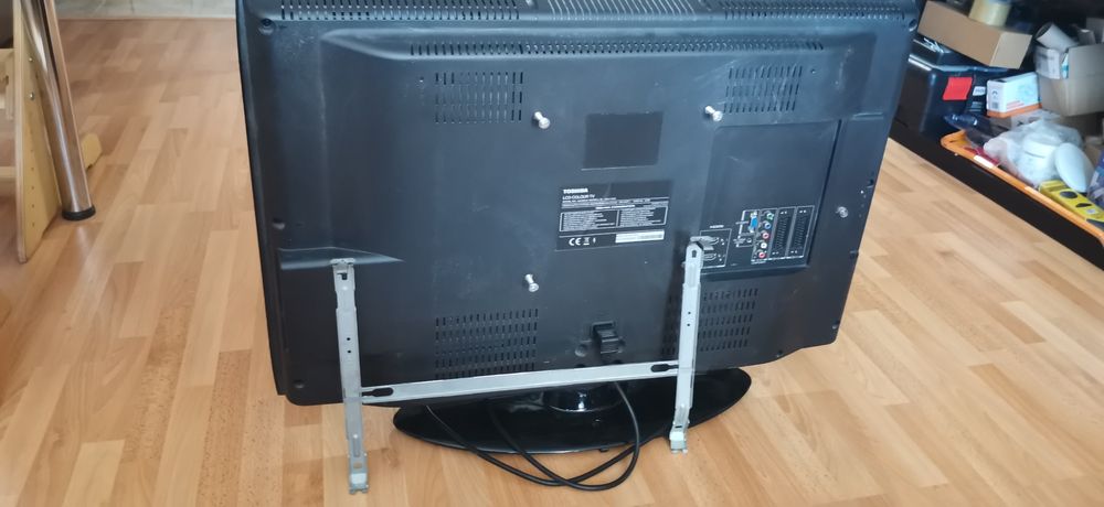 LCD Tv тв 32 Toshiba за части или ремонт