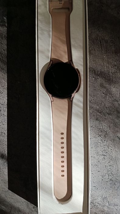 Смартчасы Samsung galaxy watch 4 новые