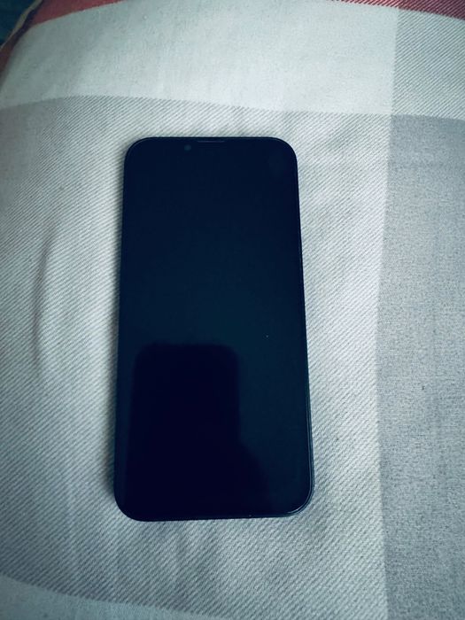 iPhone 13 în stare foarte bună ,are cablu USB ,husă .