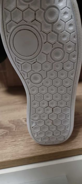 Черни маратонки нови