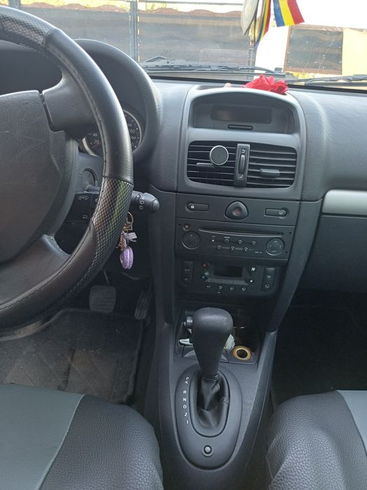 Vând Renaul Clio automat