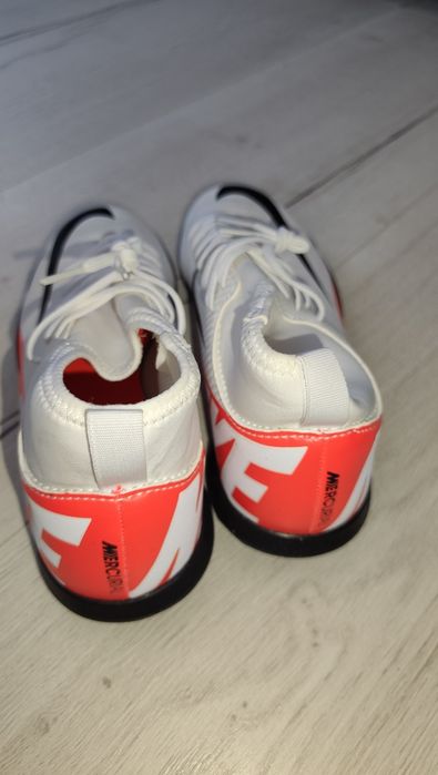 Футболни обувки Nike Adidas